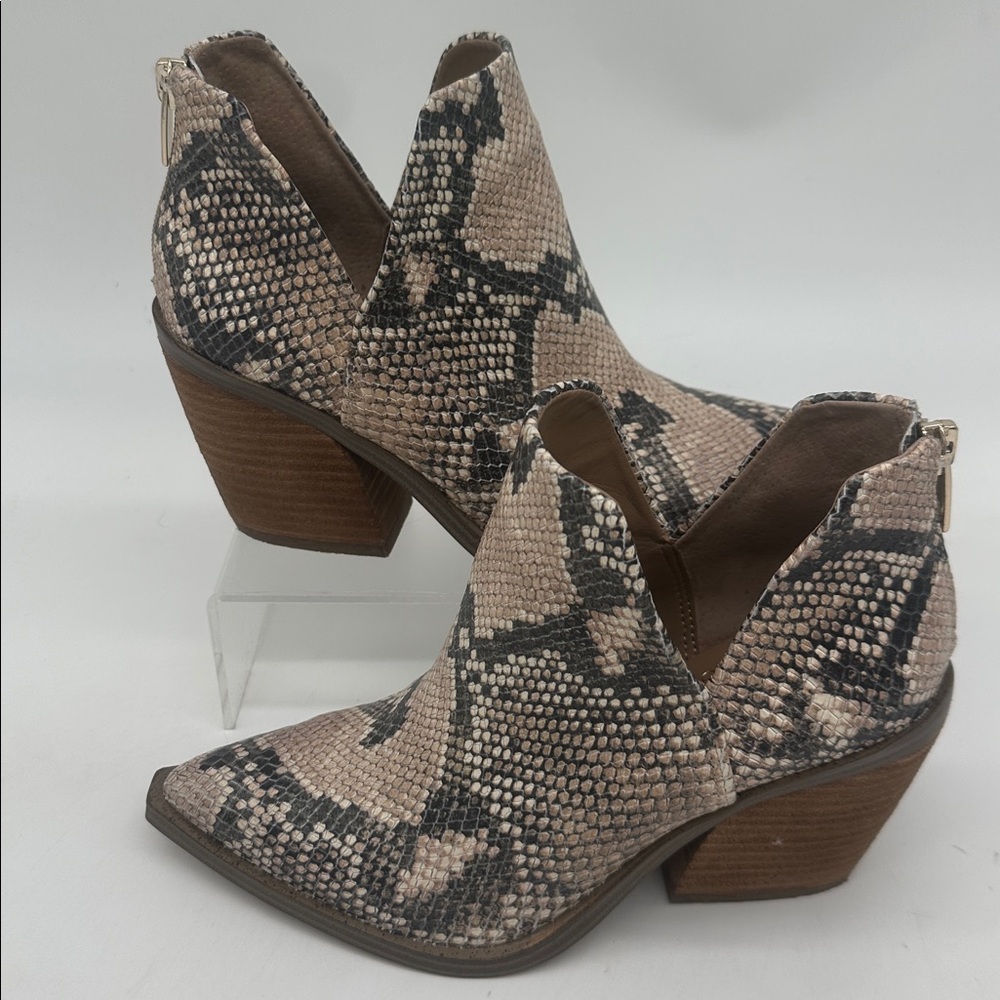 Vince Camuto Size 6 Gigietta Python Embossed Snake Print Leather Ankle Booties